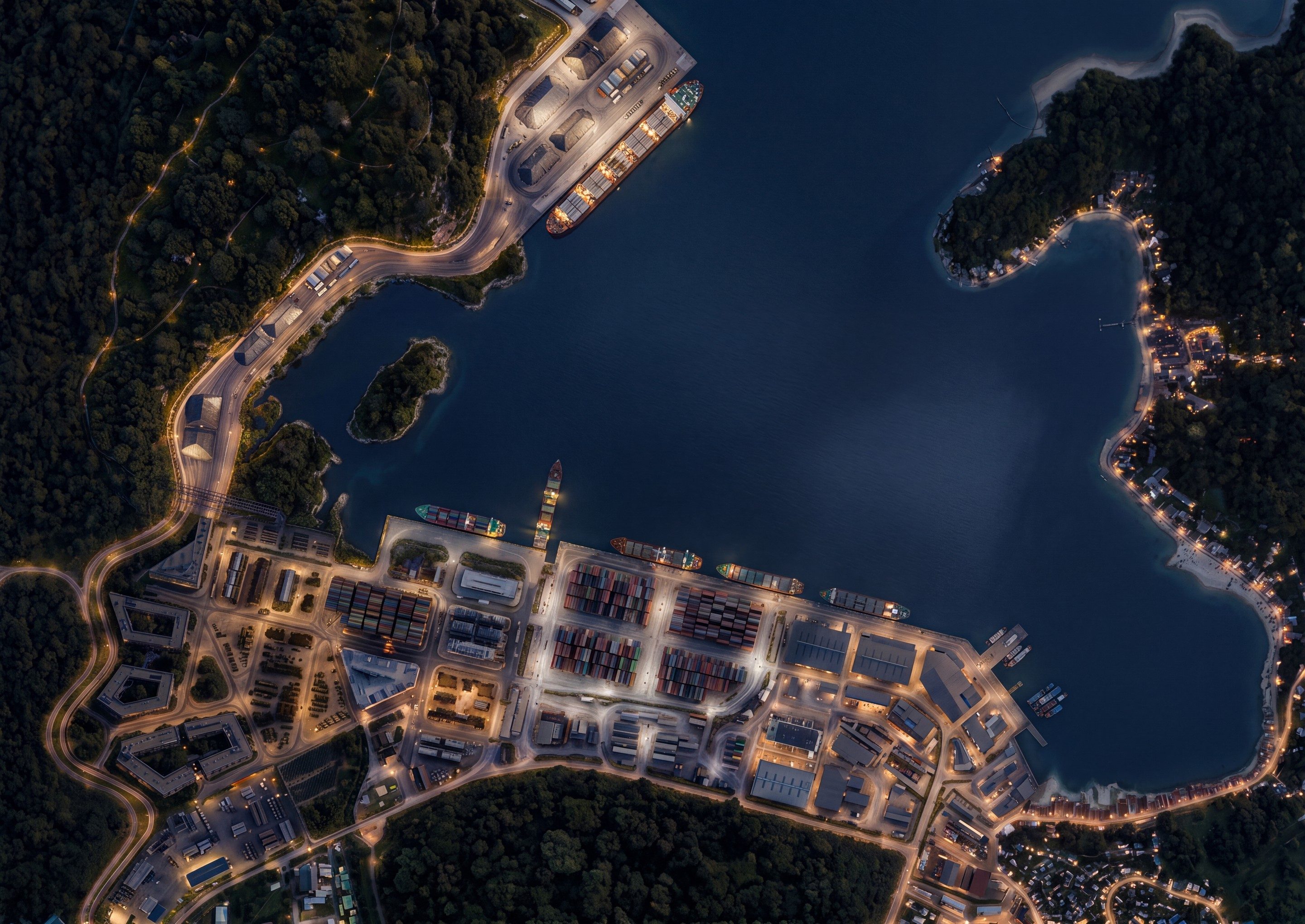 Visualización nocturna del Puerto de Guanta